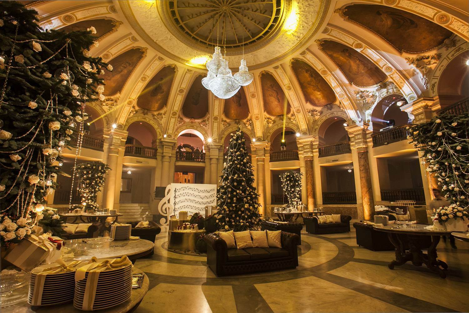 Illumina le tue feste: idee per arredamenti natalizi da sogno per eventi speciali